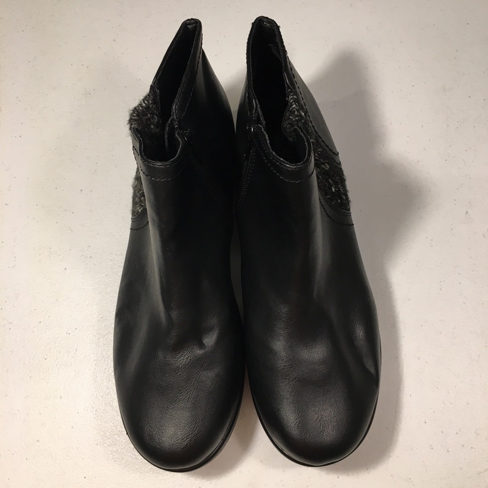 Croft&Barrow Booties Tecomfort Size 9M Black